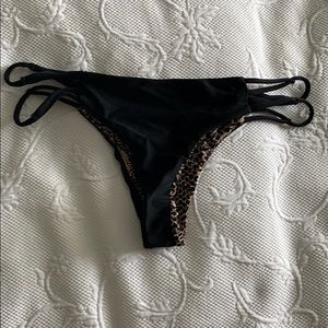 Acacia black bottoms